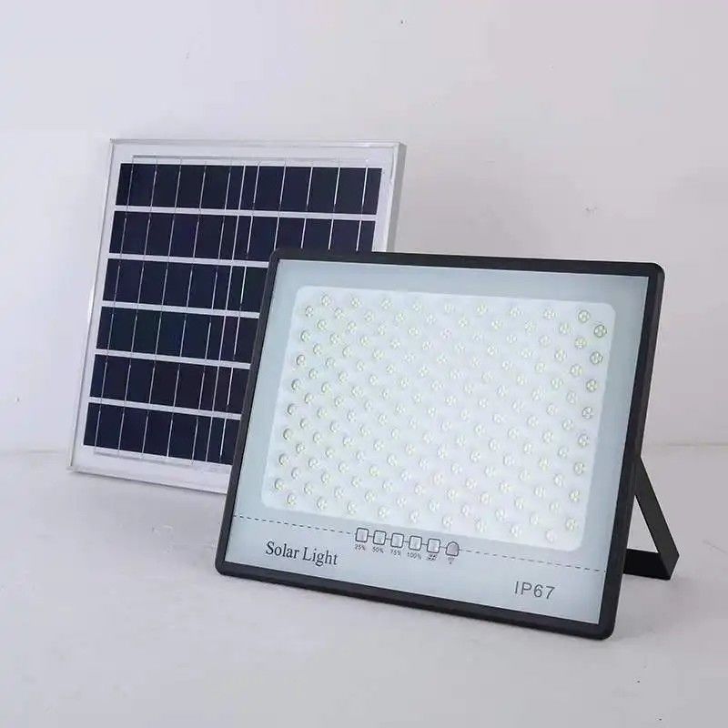 Vier in einem solarbetriebene Landschaftsleuchten IP67 solarbetriebene Flutleuchten mit Fernbedienung